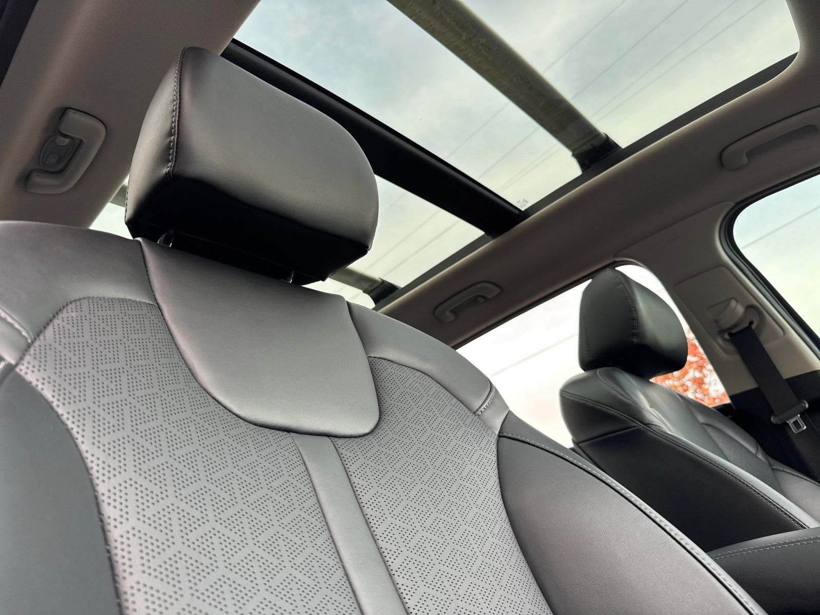 used 2022 Kia Sorento car, priced at $29,998