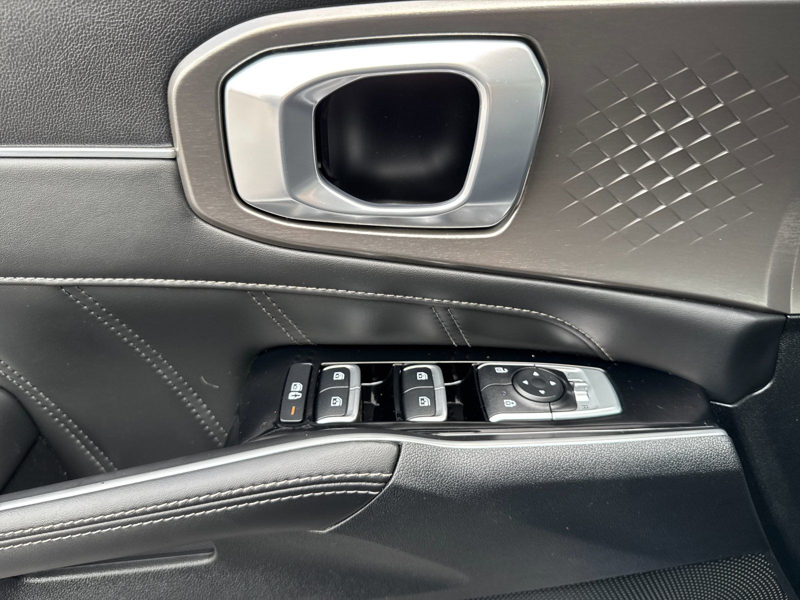 used 2022 Kia Sorento car, priced at $29,998