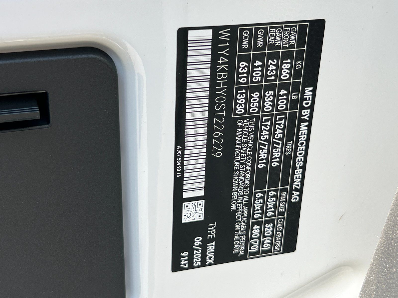 new 2025 Mercedes-Benz Sprinter 2500 car