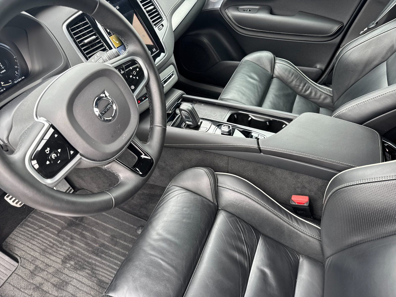 used 2022 Volvo XC90 Recharge Plug-In Hybrid car, priced at $45,998