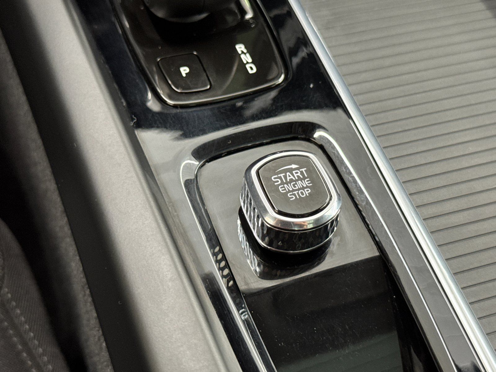 used 2022 Volvo XC60 Recharge Plug-In Hybrid car, priced at $33,498