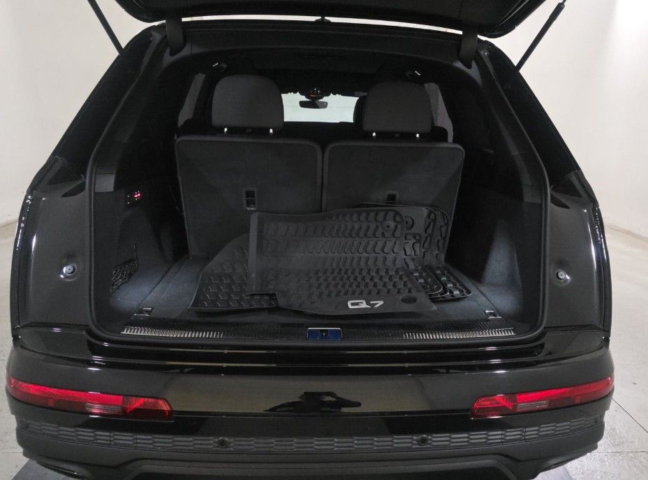 used 2025 Audi Q7 car, priced at $62,998