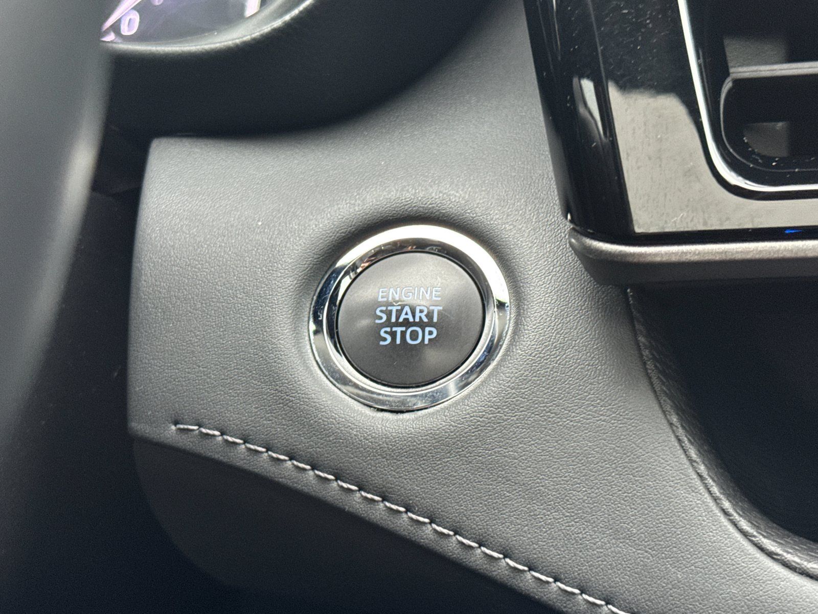 used 2022 Toyota Highlander car, priced at $36,998