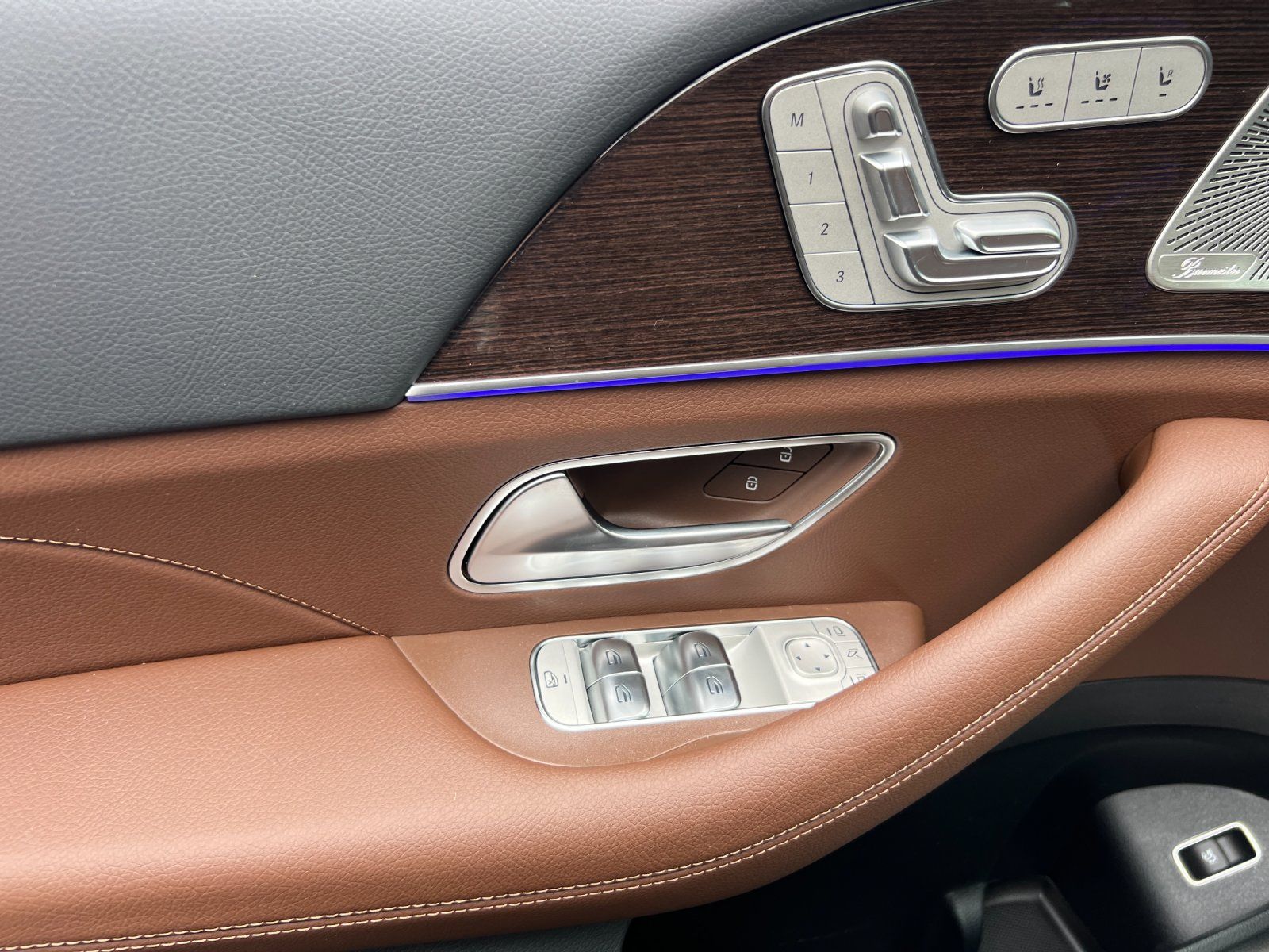 new 2025 Mercedes-Benz GLS car