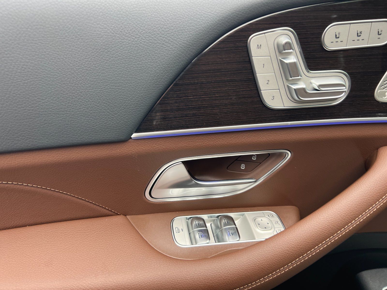 new 2025 Mercedes-Benz GLS car