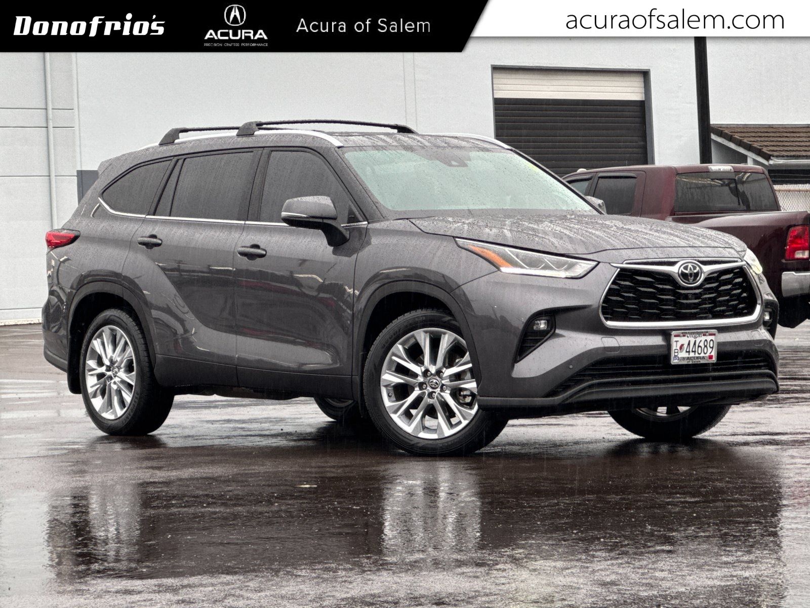 used 2022 Toyota Highlander car, priced at $36,998