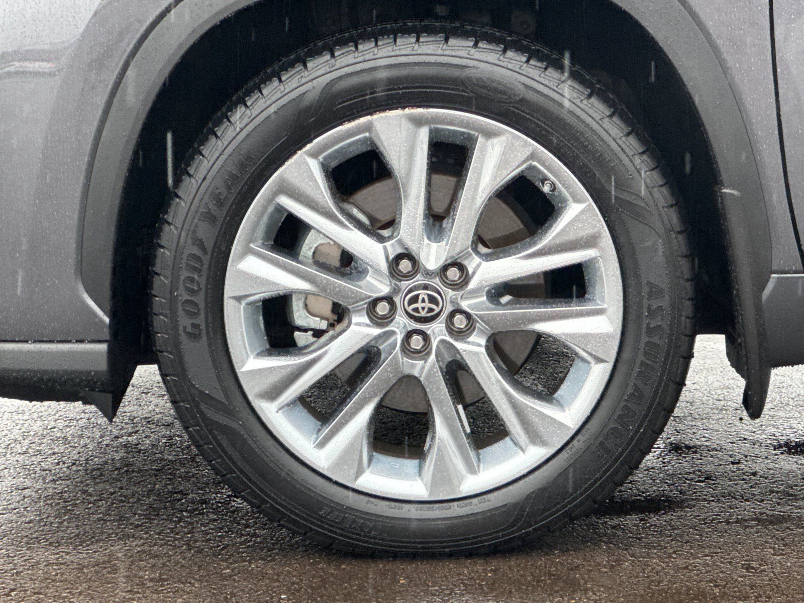 used 2022 Toyota Highlander car, priced at $36,998