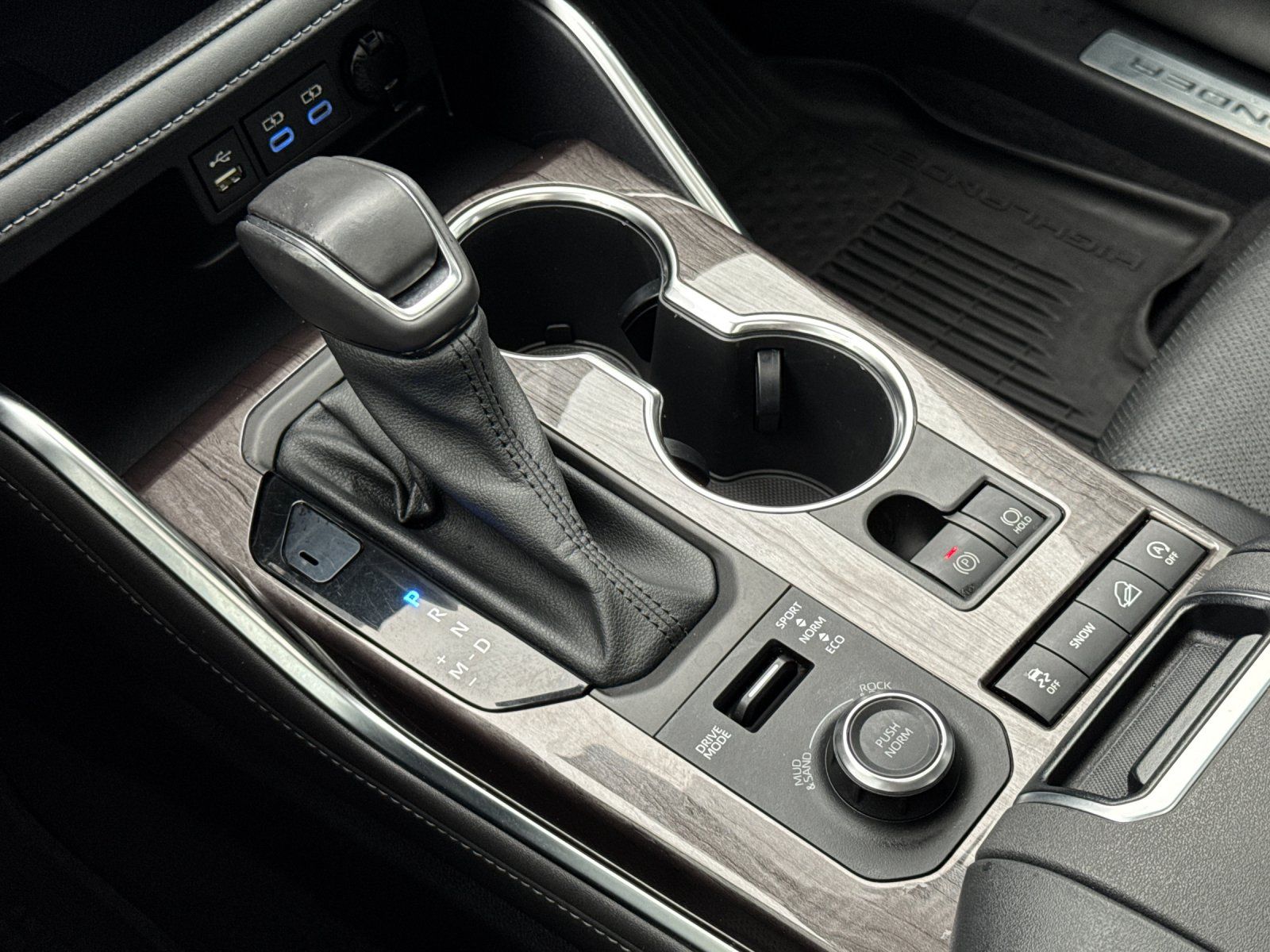 used 2022 Toyota Highlander car, priced at $36,998