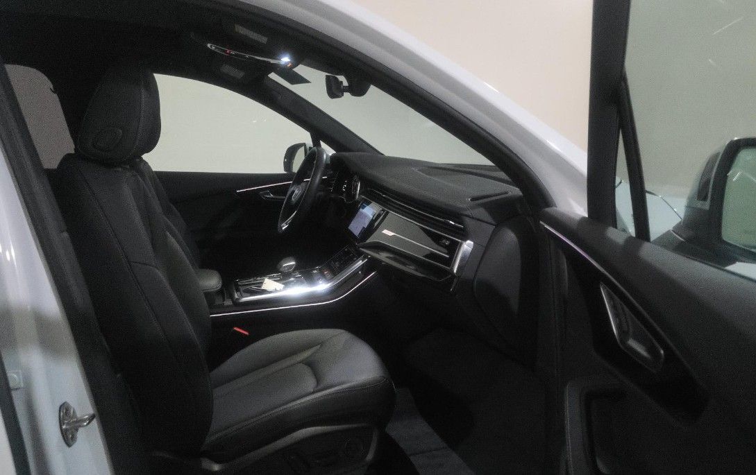 used 2025 Audi Q7 car, priced at $58,998