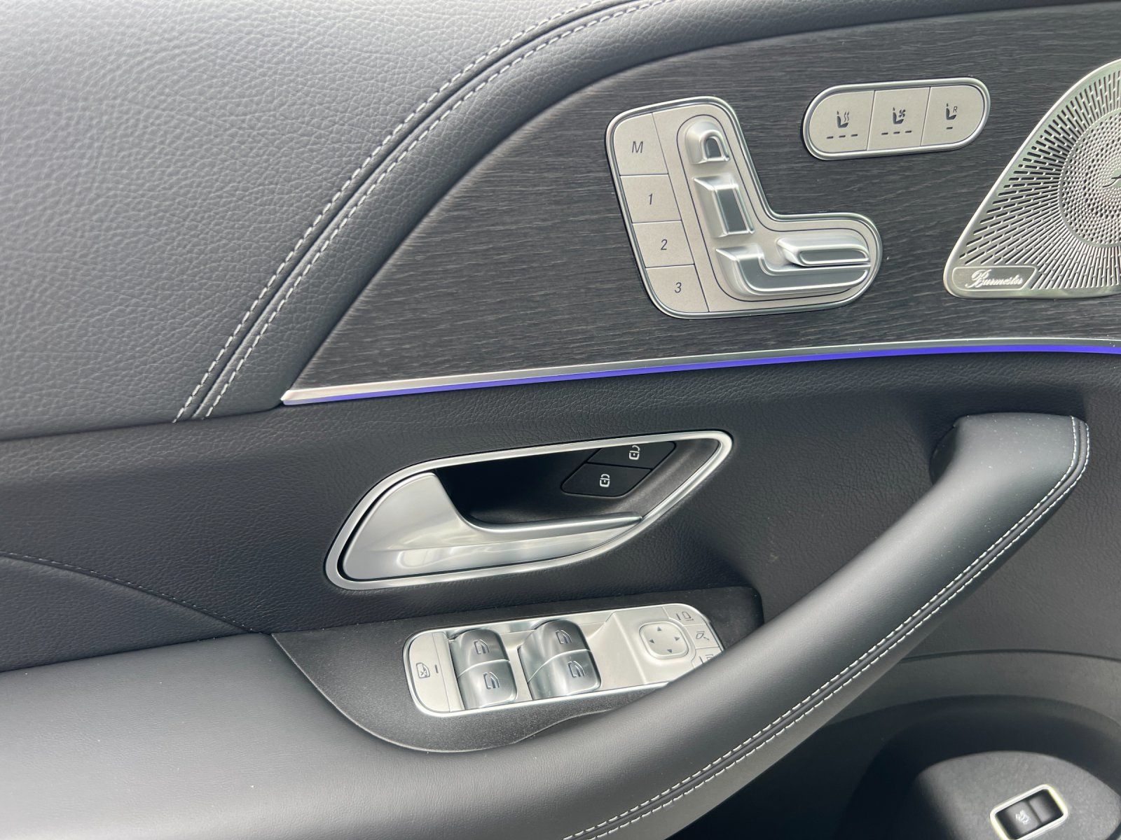 new 2025 Mercedes-Benz GLE car