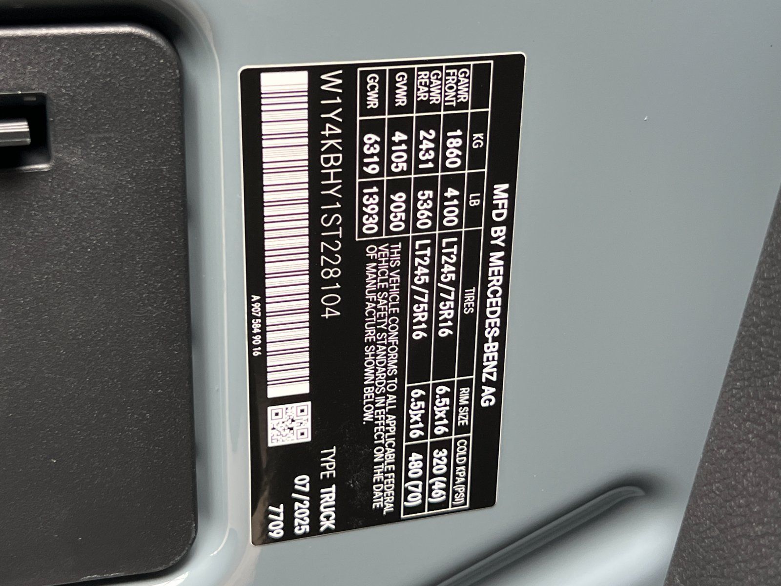 new 2025 Mercedes-Benz Sprinter 2500 car