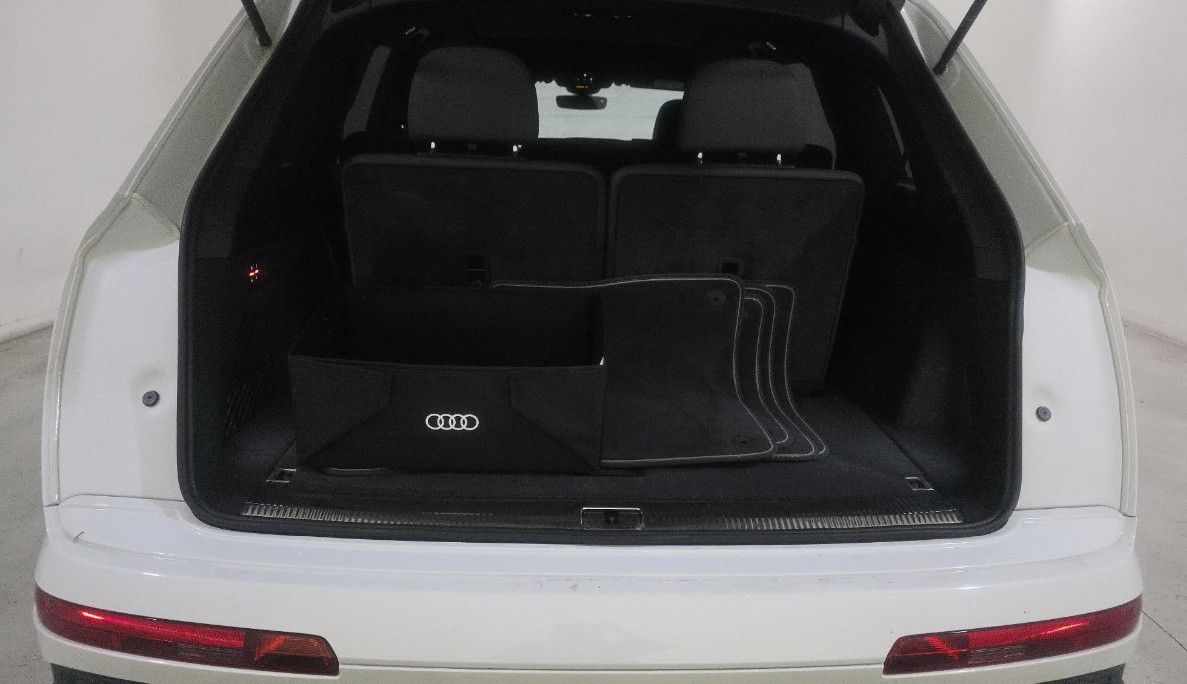 used 2025 Audi Q7 car, priced at $58,998