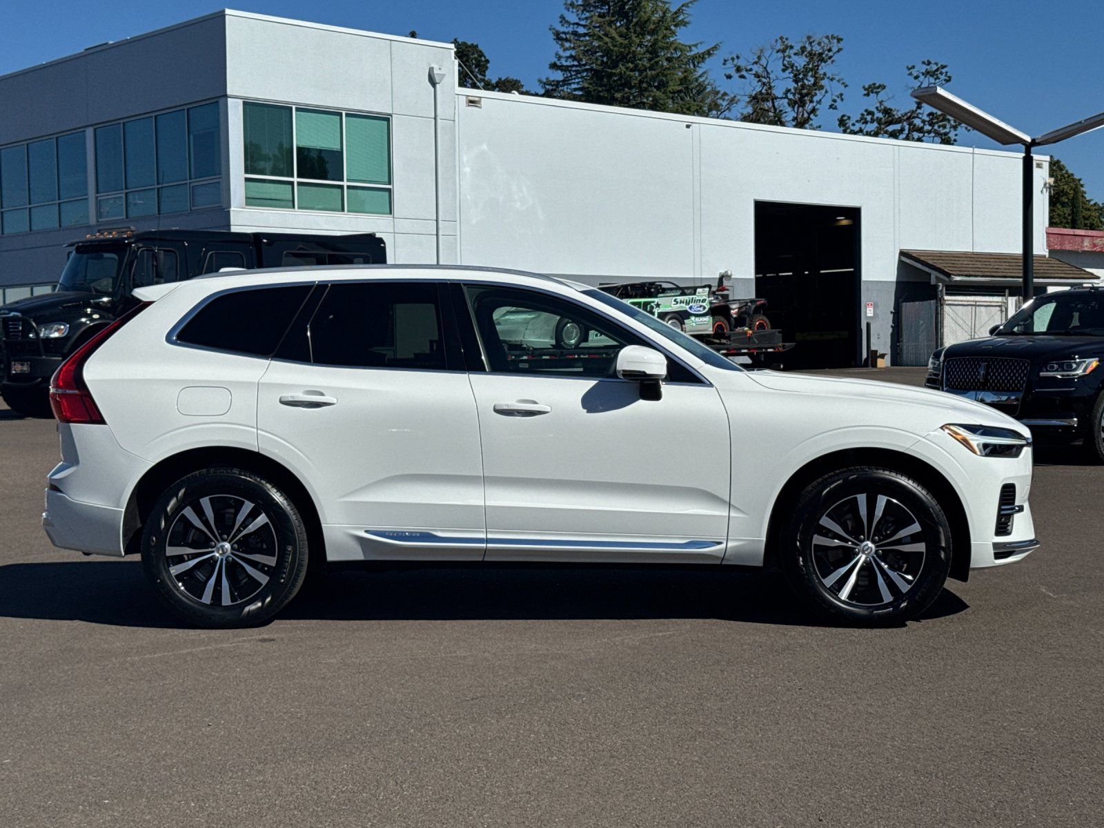 used 2022 Volvo XC60 Recharge Plug-In Hybrid car, priced at $33,498