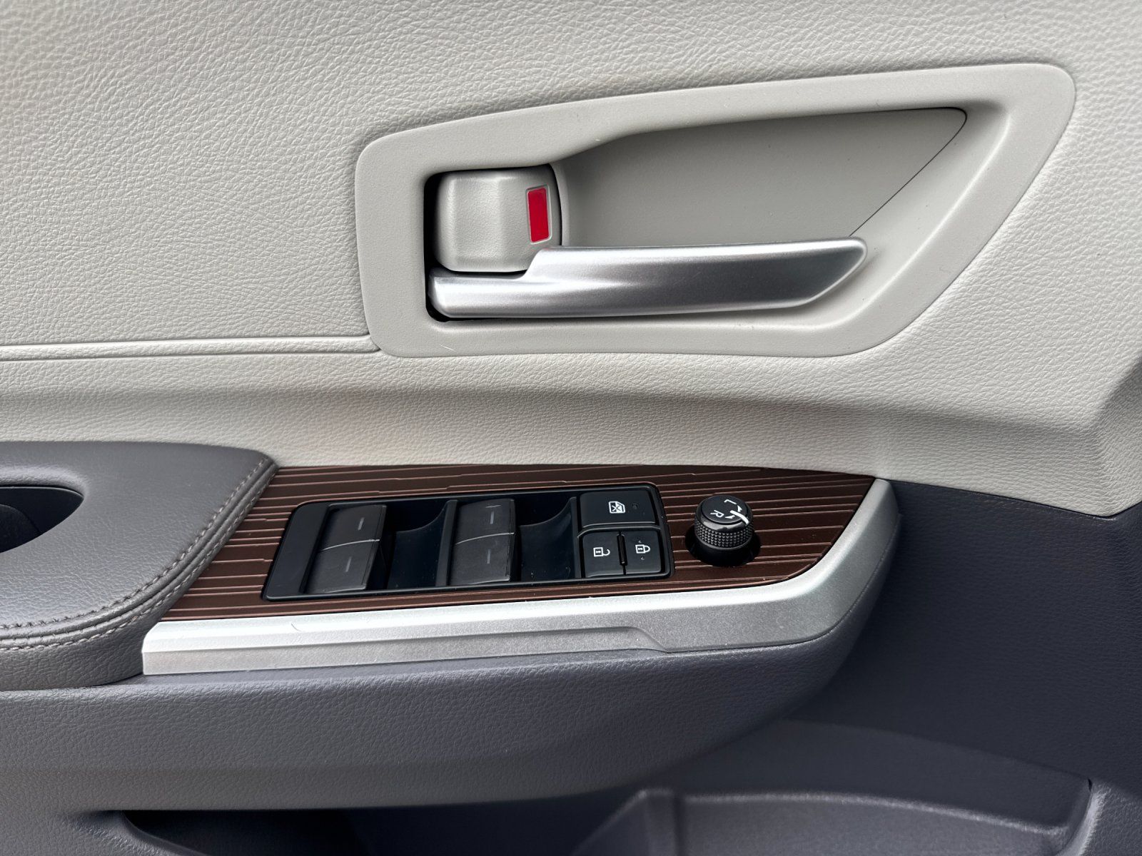 used 2021 Toyota Sienna car, priced at $38,998