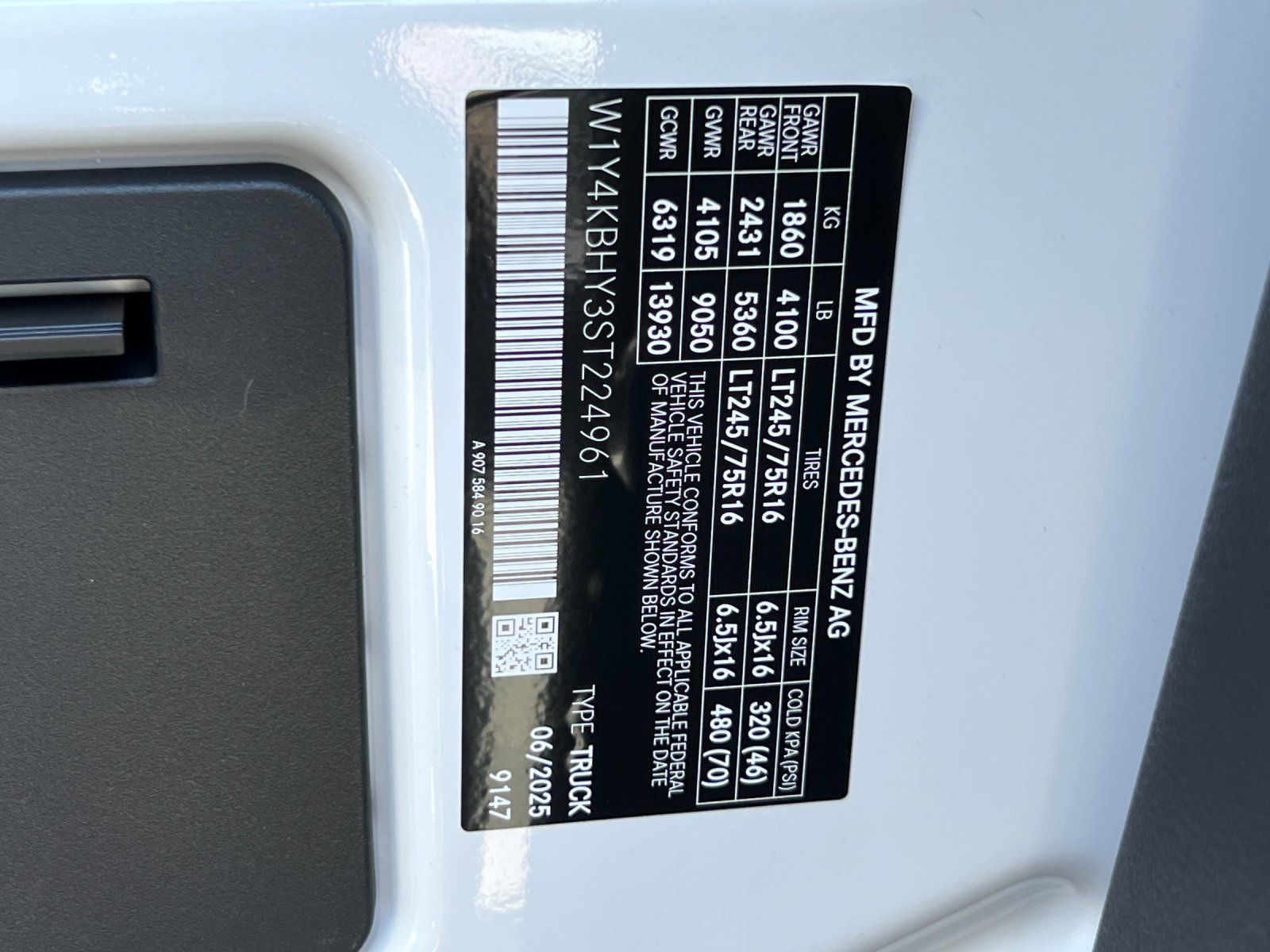 new 2025 Mercedes-Benz Sprinter 2500 car