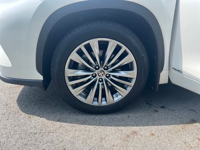 used 2021 Toyota Highlander Hybrid car, priced at $42,995