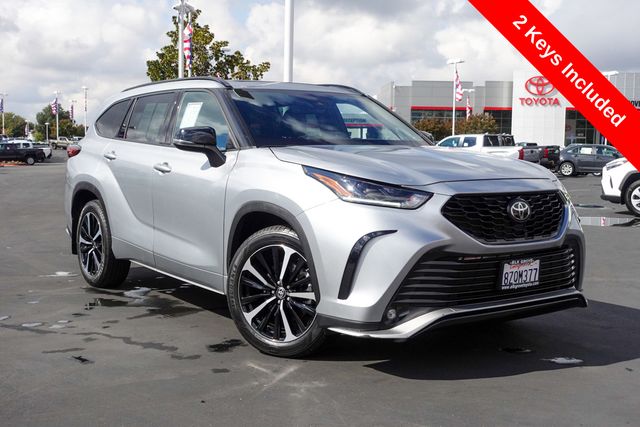 used 2022 Toyota Highlander car, priced at $37,000