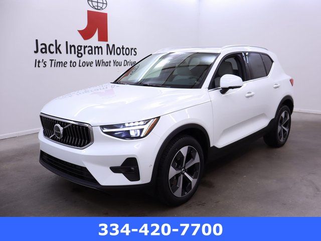 new 2025 Volvo XC40 car, priced at $45,632