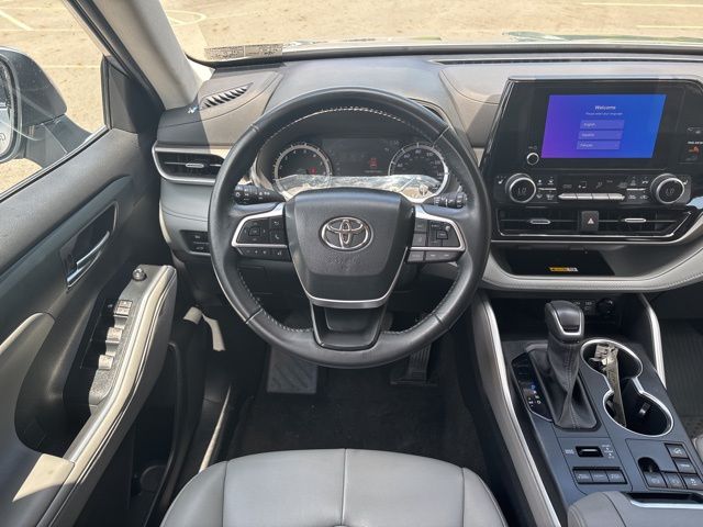 used 2023 Toyota Highlander car, priced at $36,699
