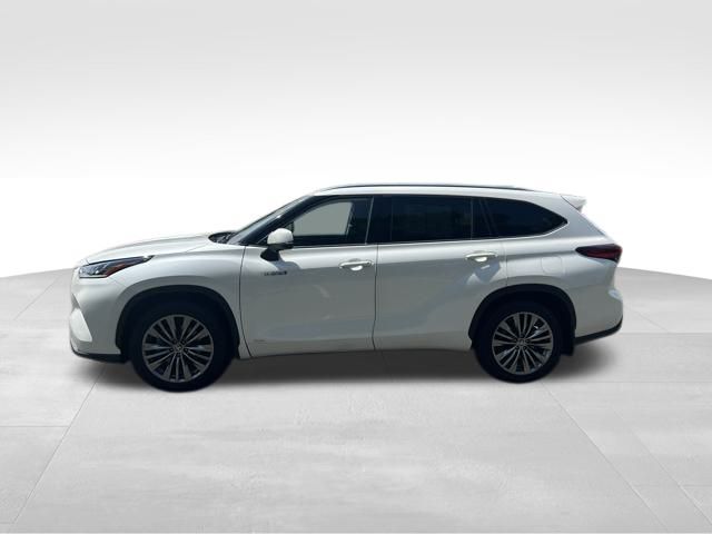 used 2021 Toyota Highlander Hybrid car, priced at $42,995