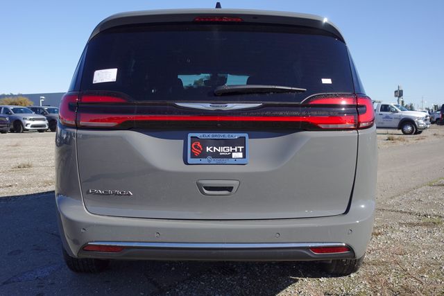 new 2025 Chrysler Pacifica car, priced at $47,065