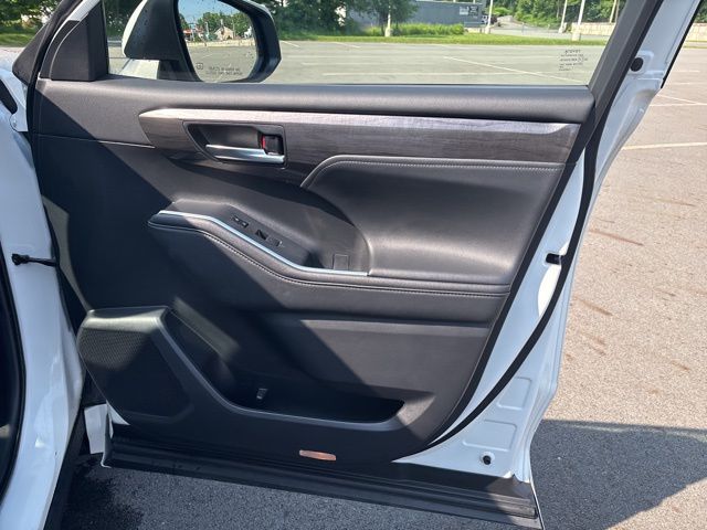 used 2021 Toyota Highlander Hybrid car, priced at $43,699