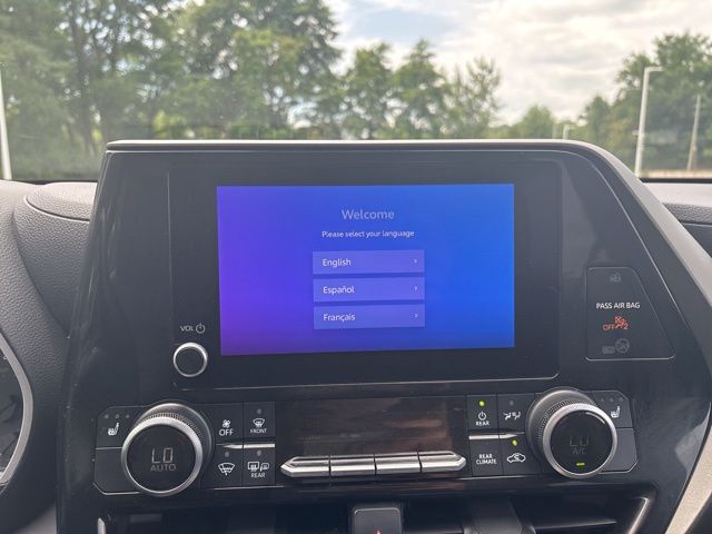 used 2023 Toyota Highlander Hybrid car, priced at $37,999