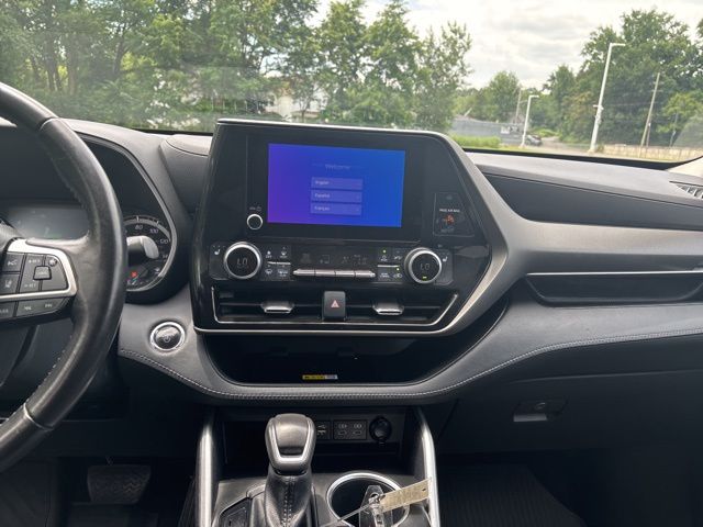 used 2023 Toyota Highlander Hybrid car, priced at $37,999
