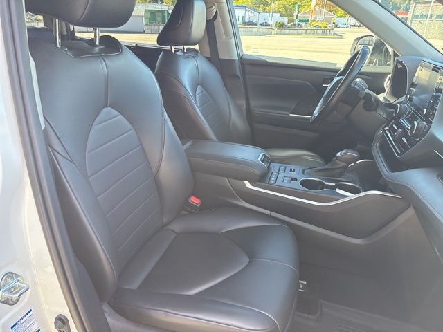 used 2021 Toyota Highlander car, priced at $32,845