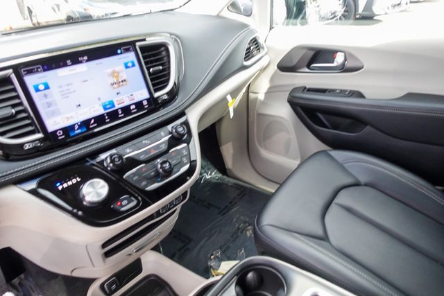 used 2024 Chrysler Pacifica Hybrid car, priced at $28,798