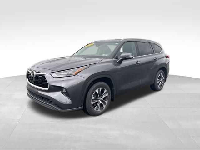 used 2022 Toyota Highlander car, priced at $35,326