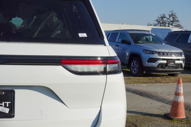 new 2025 Jeep Grand Cherokee car, priced at $43,575