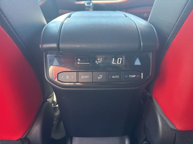 used 2022 Toyota Highlander car, priced at $33,299