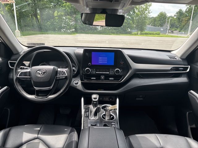 used 2023 Toyota Highlander Hybrid car, priced at $37,999