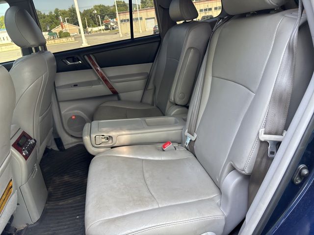 used 2013 Toyota Highlander car, priced at $14,489