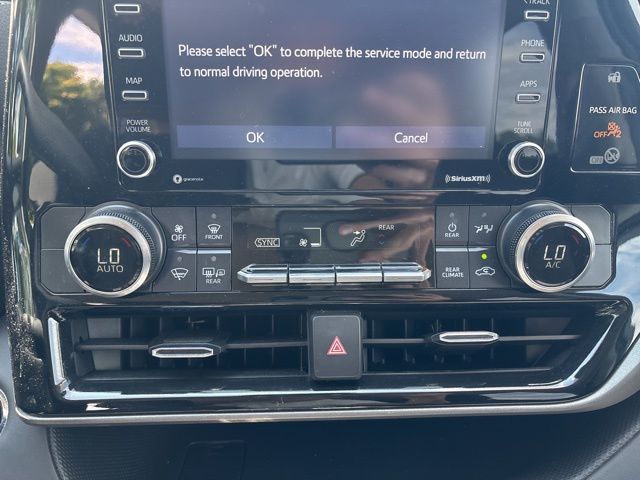 used 2022 Toyota Highlander car, priced at $31,199