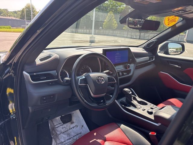 used 2023 Toyota Highlander car, priced at $42,499