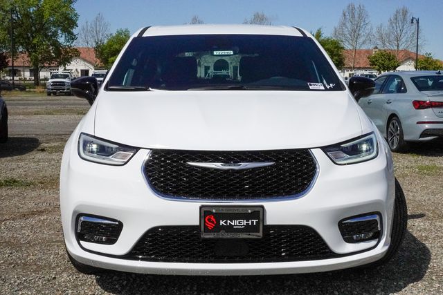 new 2025 Chrysler Pacifica car, priced at $41,290