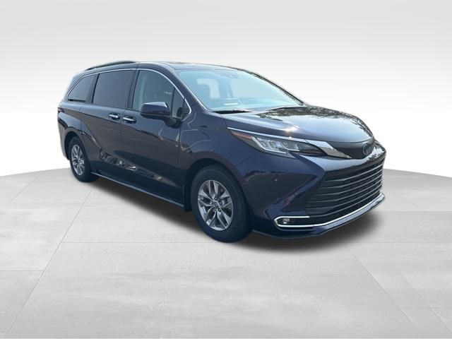 used 2022 Toyota Sienna car, priced at $43,999