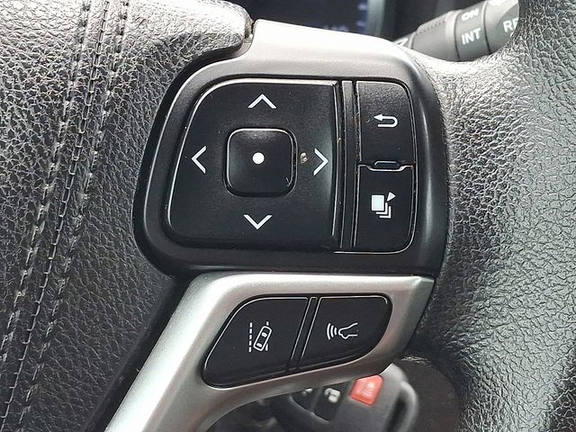 used 2018 Toyota Highlander car, priced at $21,879