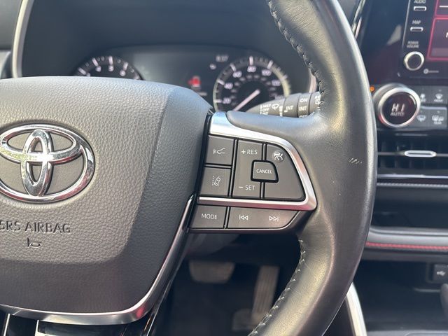 used 2021 Toyota Highlander car, priced at $32,999