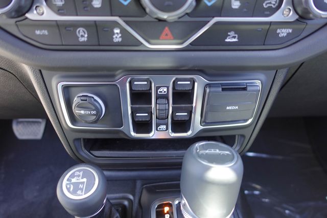 new 2025 Jeep Gladiator car, priced at $46,270