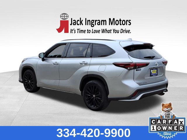 used 2024 Toyota Highlander car, priced at $43,999