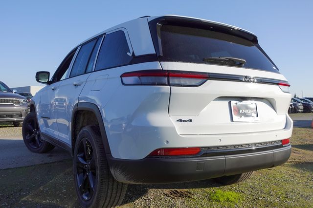 new 2025 Jeep Grand Cherokee car, priced at $43,575