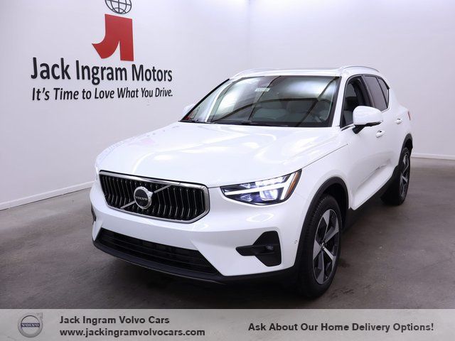 new 2025 Volvo XC40 car, priced at $46,632
