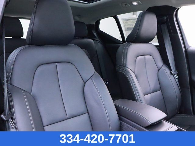 new 2025 Volvo XC40 car, priced at $45,200