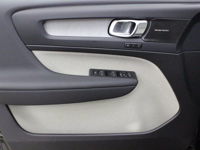 new 2024 Volvo XC40 car, priced at $42,342