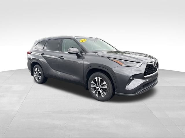 used 2022 Toyota Highlander car, priced at $35,326