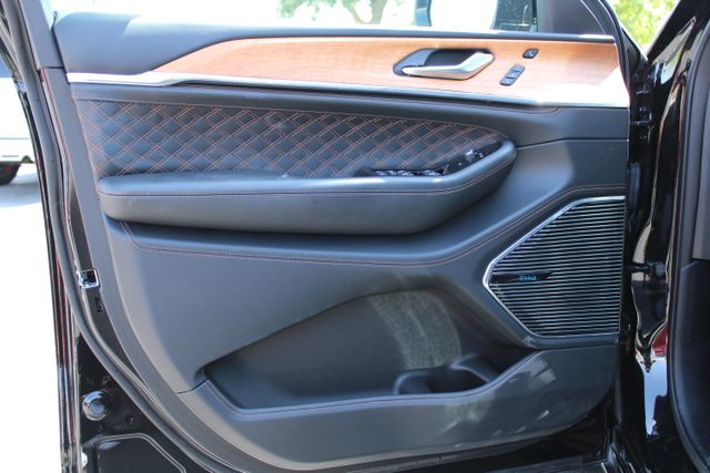 used 2022 Jeep Grand Cherokee car, priced at $40,689
