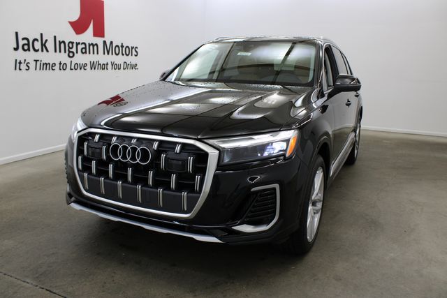 new 2025 Audi Q7 car, priced at $70,850